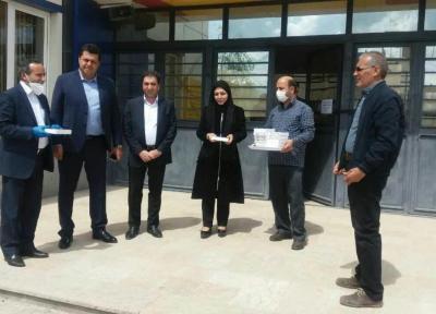 خبرنگاران اهدای 45 دستگاه تلفن همراه هوشمند به دانش آموزان بی بضاعت بازرگان